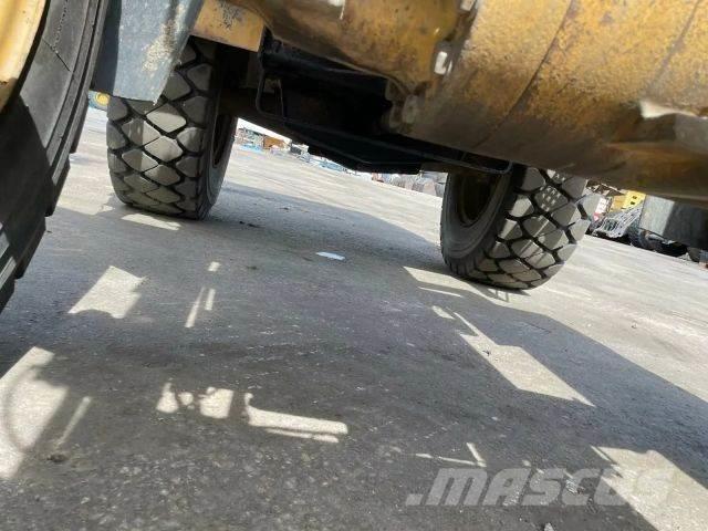 CAT IT 14 G Rataslaadurid
