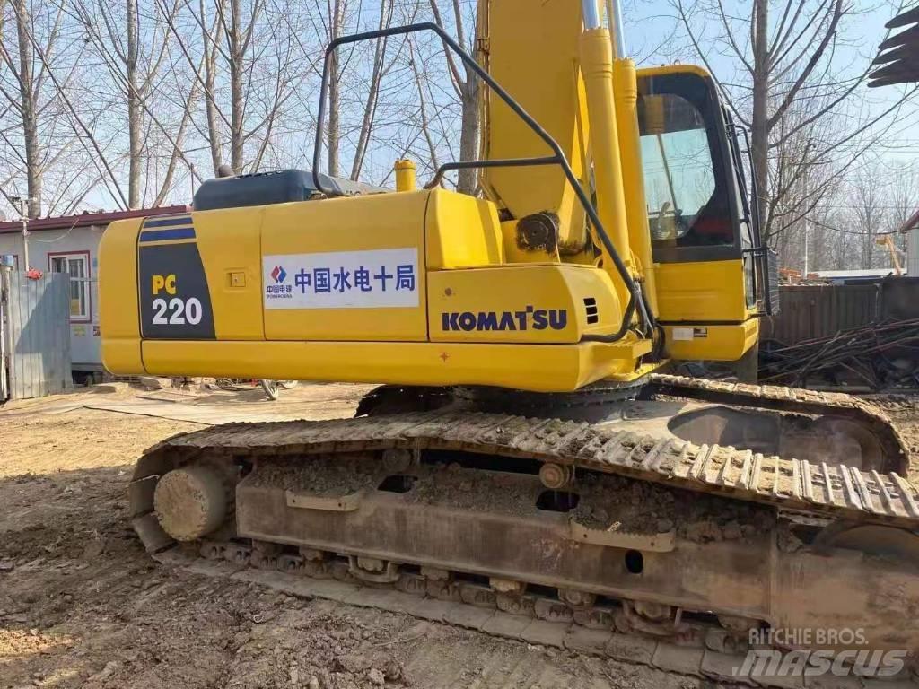 Komatsu PC 220-8 Roomikekskavaatorid