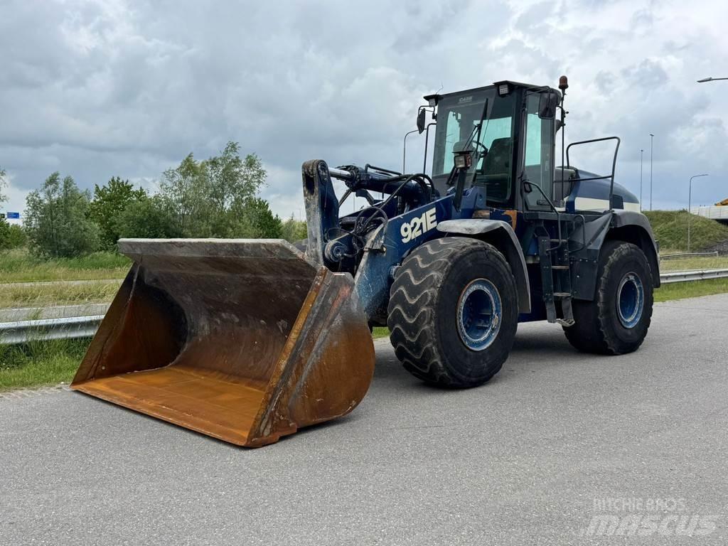 CASE 921E Rataslaadurid
