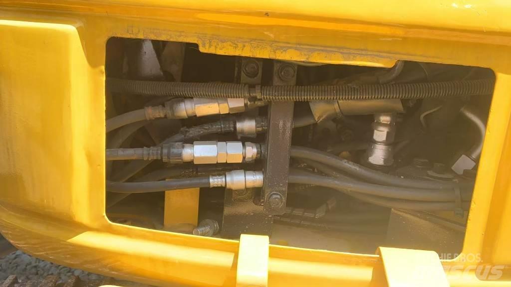 Komatsu PC 40 MR Roomikekskavaatorid