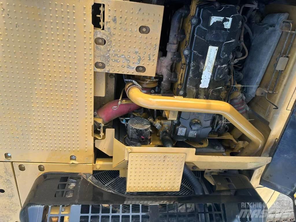 CAT 330 D Roomikekskavaatorid
