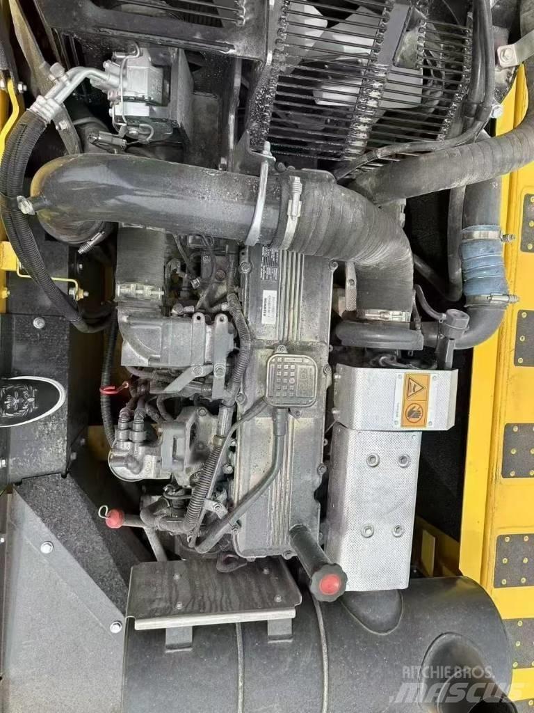 Komatsu 360-8MO Roomikekskavaatorid