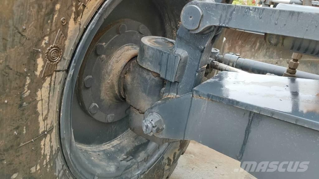 XCMG GR 180 Roomikekskavaatorid