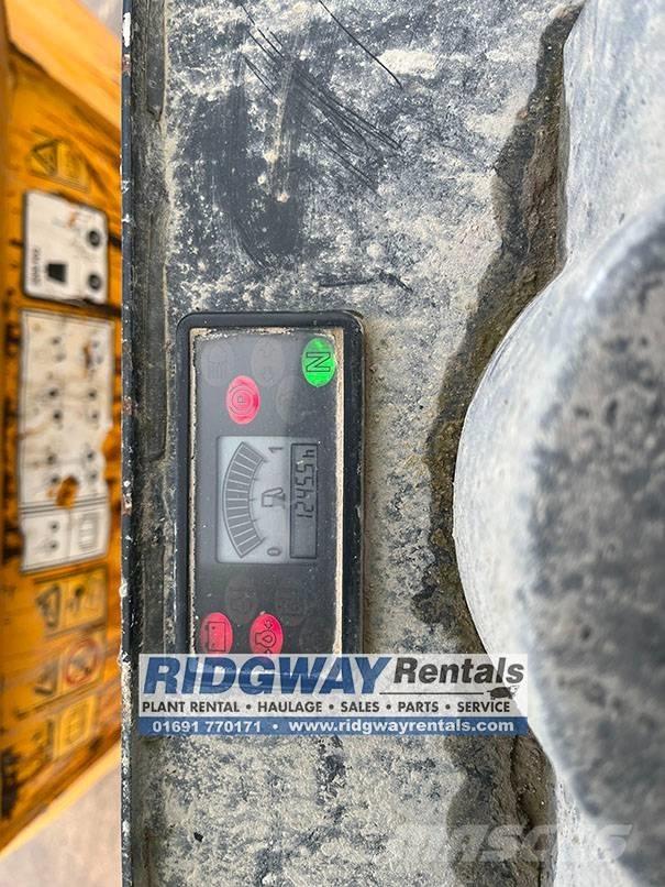 JCB 3STH Väikekallurid