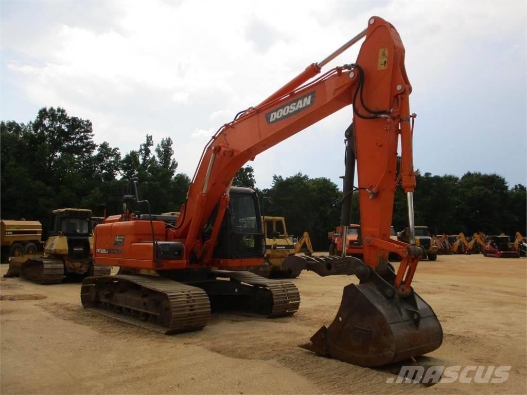 Doosan DX225 Roomikekskavaatorid
