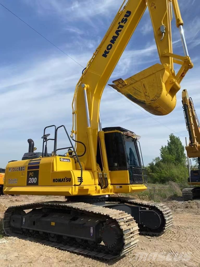 Komatsu 200-8 Roomikekskavaatorid