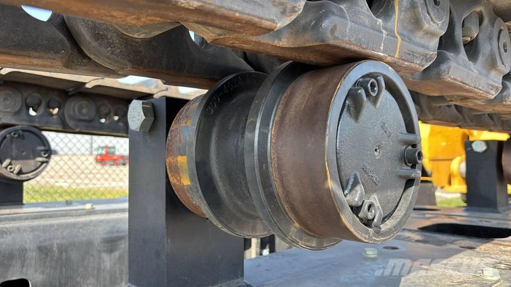 CAT 374 Roomikekskavaatorid