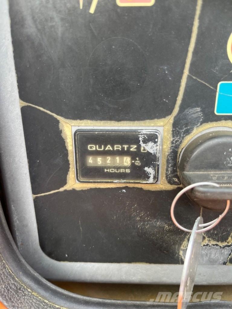 JLG 600 AJ Iseliikuvad poomtõstukid