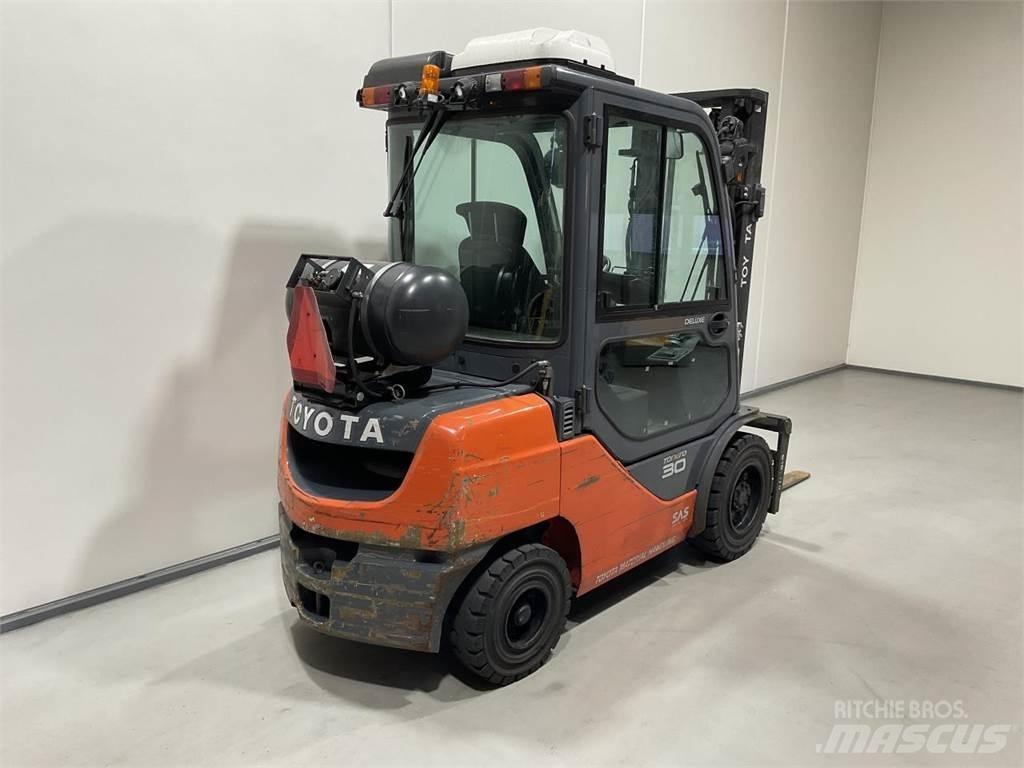 Toyota 02-8FGF30 Gaasitõstukid