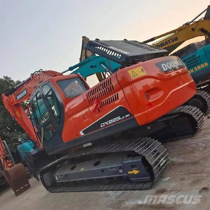 Doosan DX 225 LC Roomikekskavaatorid