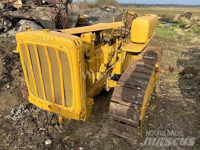 CAT D2 - Buldooserid