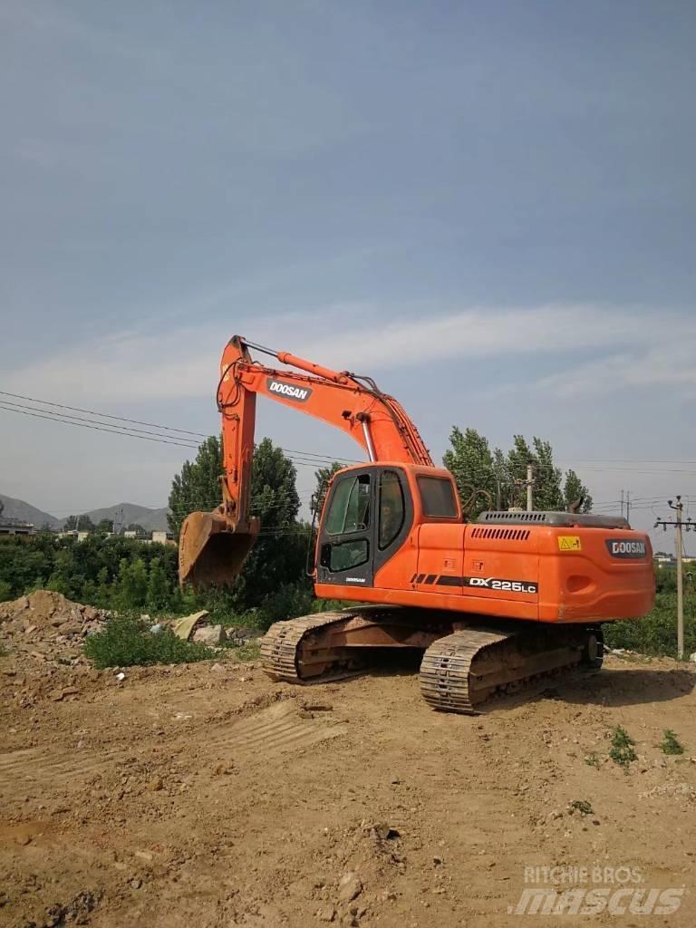 Doosan dx225 Roomikekskavaatorid