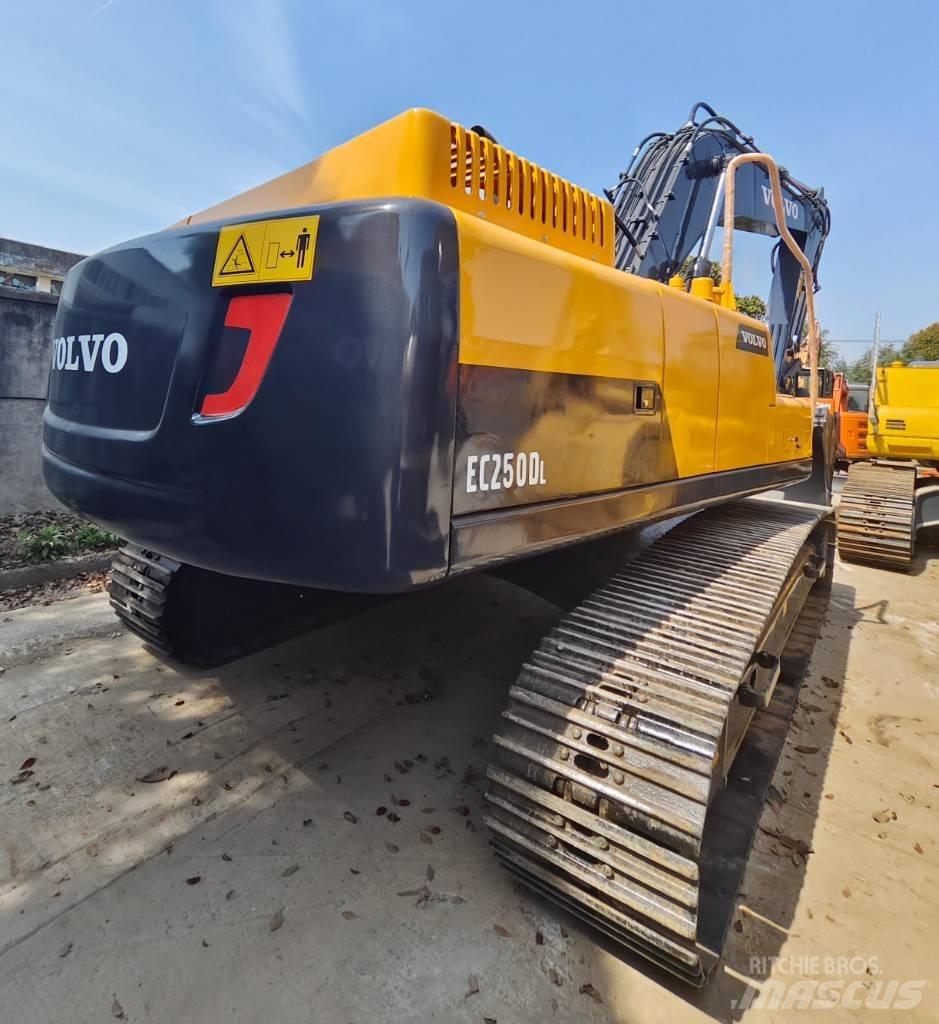 Volvo EC 250 D L Roomikekskavaatorid