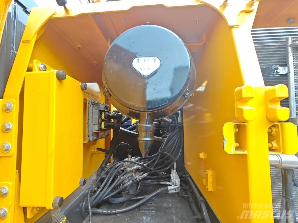 Volvo EC 250 D L Roomikekskavaatorid