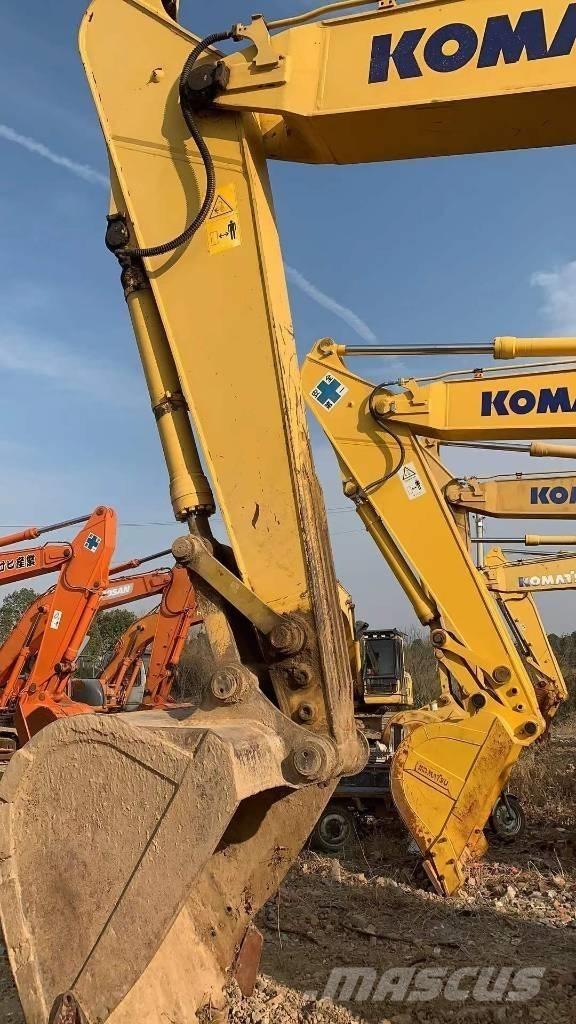 Komatsu PC 220-8 Roomikekskavaatorid