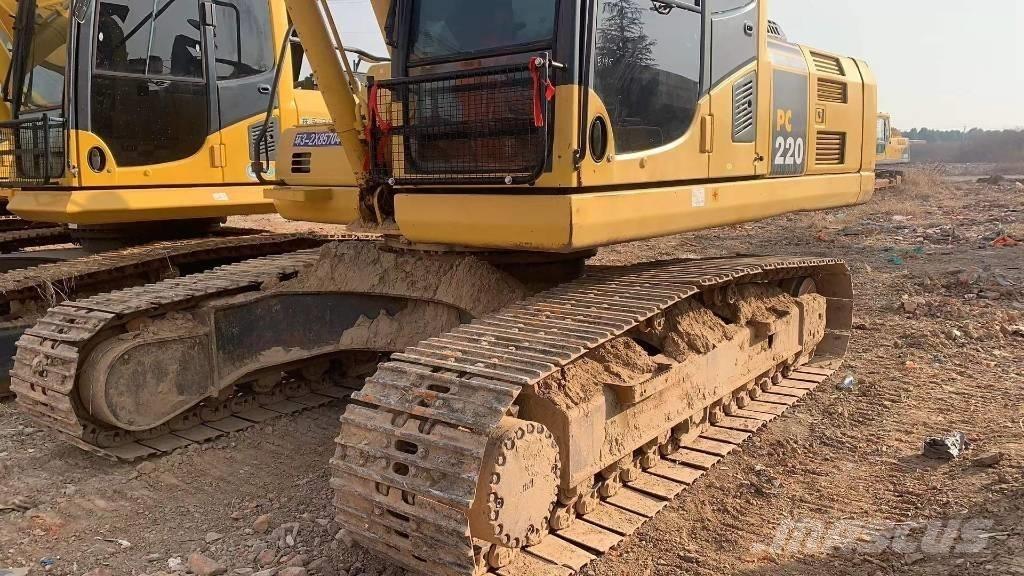 Komatsu PC 220-8 Roomikekskavaatorid