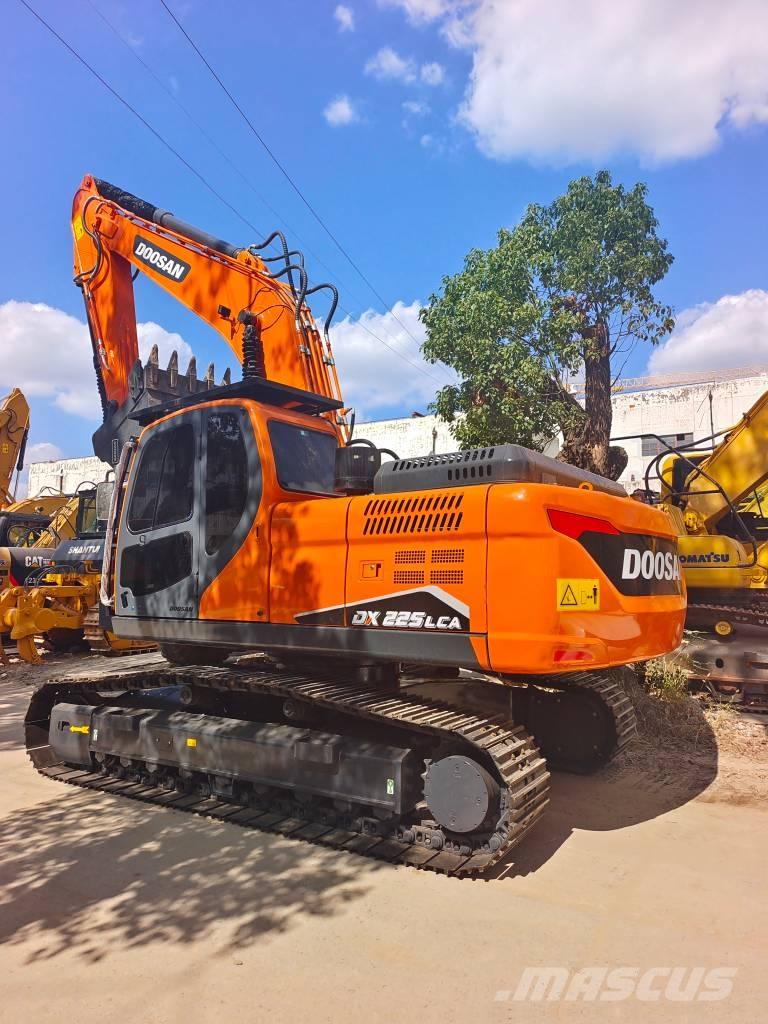 Doosan DX  225 LCA Roomikekskavaatorid