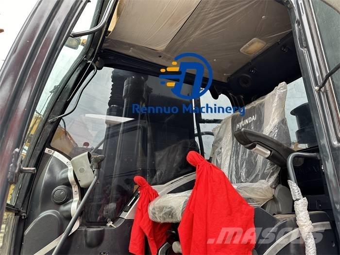 Hyundai R220LC-9S Roomikekskavaatorid