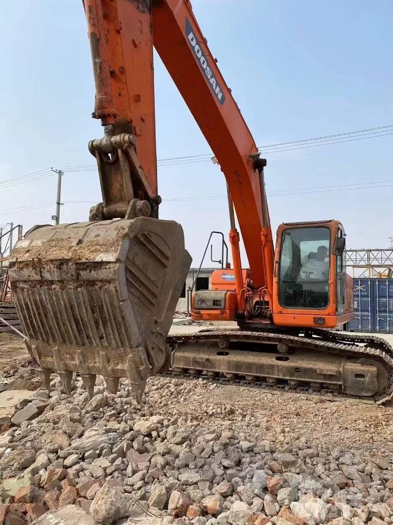 Doosan DX 225 LC Roomikekskavaatorid