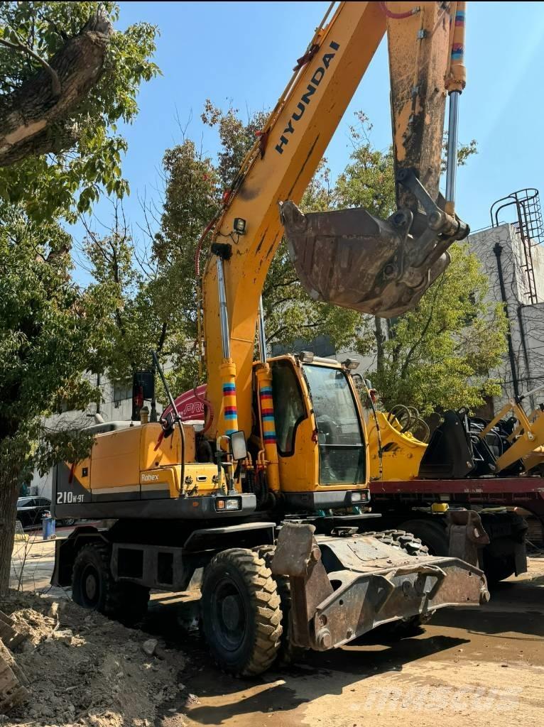 Hyundai 210W-9 Ratasekskavaatorid
