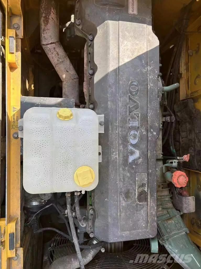 Volvo EC480D Roomikekskavaatorid