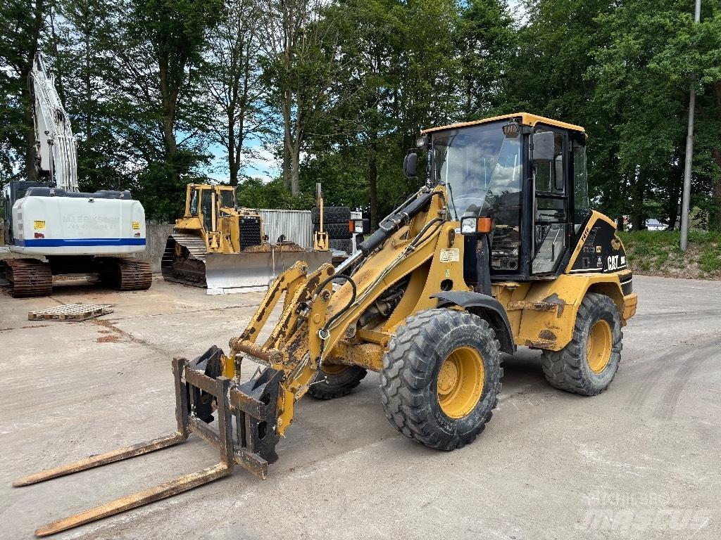 CAT 908 Rataslaadurid