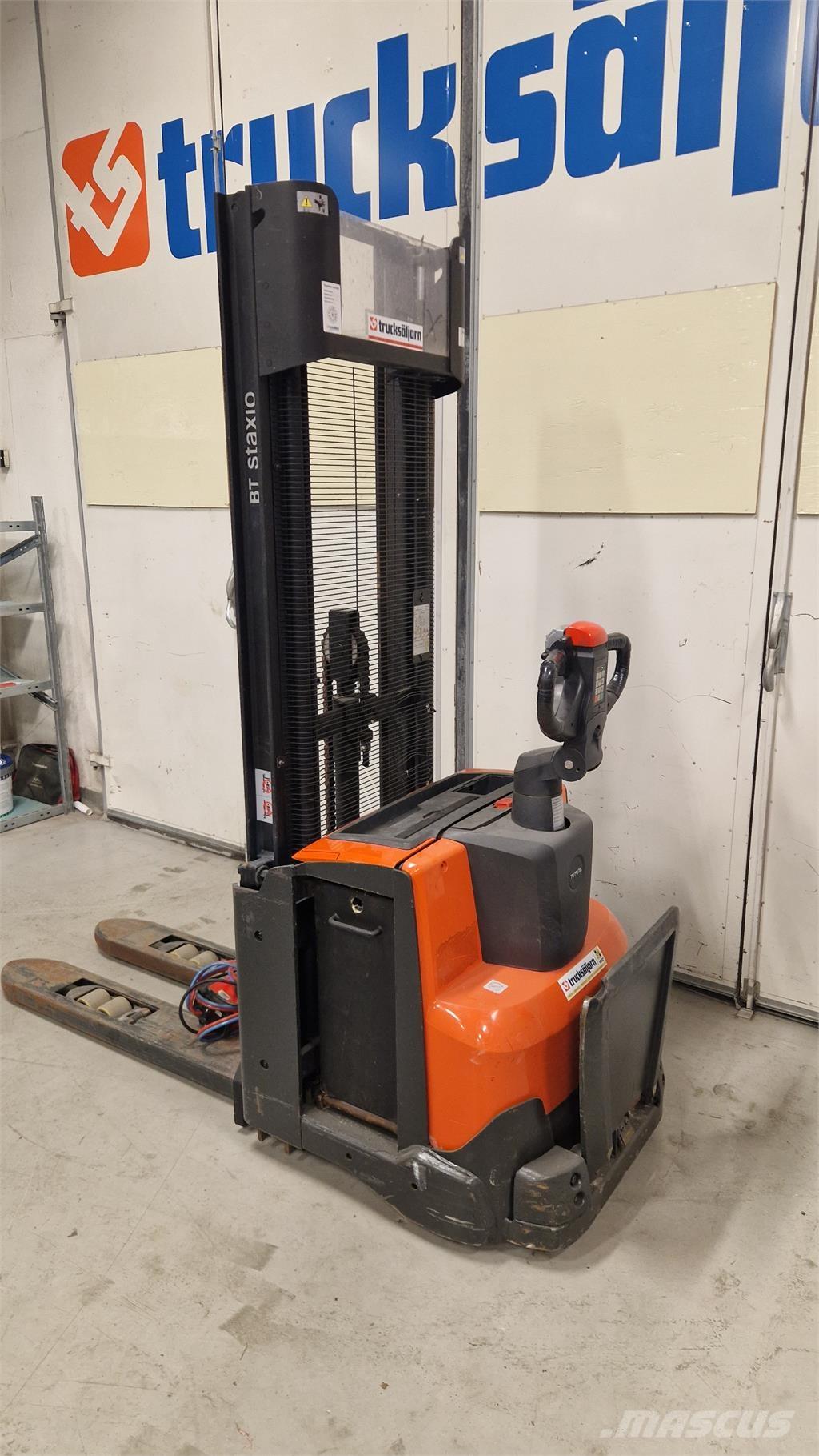 Toyota SWE120L Platvormiga virnastajad