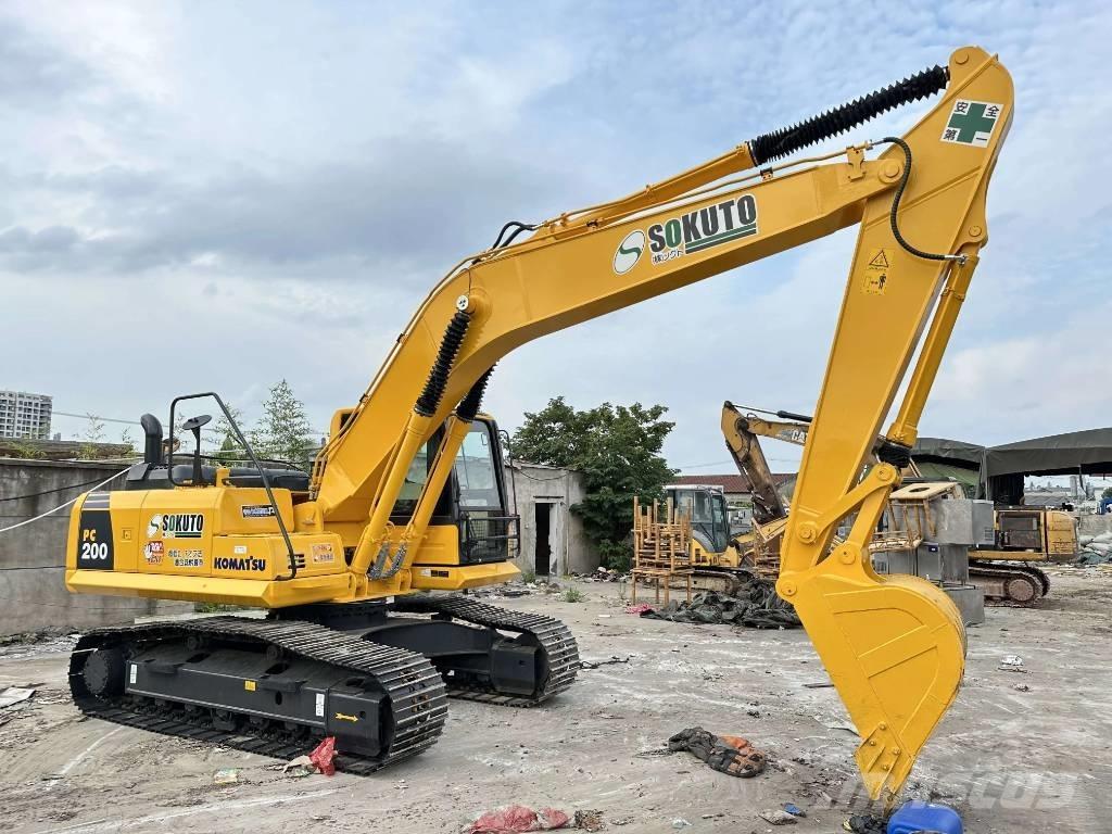 Komatsu PC 200-8 Roomikekskavaatorid