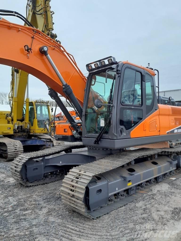 Develon DX 225 LC-7 Roomikekskavaatorid