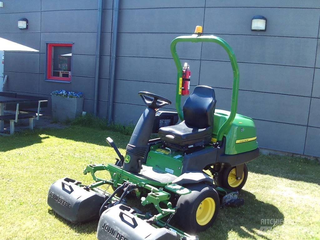 John Deere 2500 E Greeni niidukid