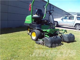 John Deere 2500 E Greeni niidukid
