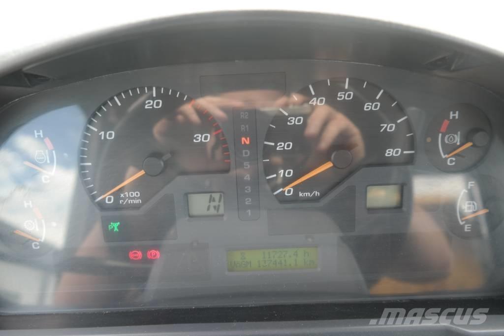 Komatsu HM 300-2 Liigendraamiga pinnaseveokid