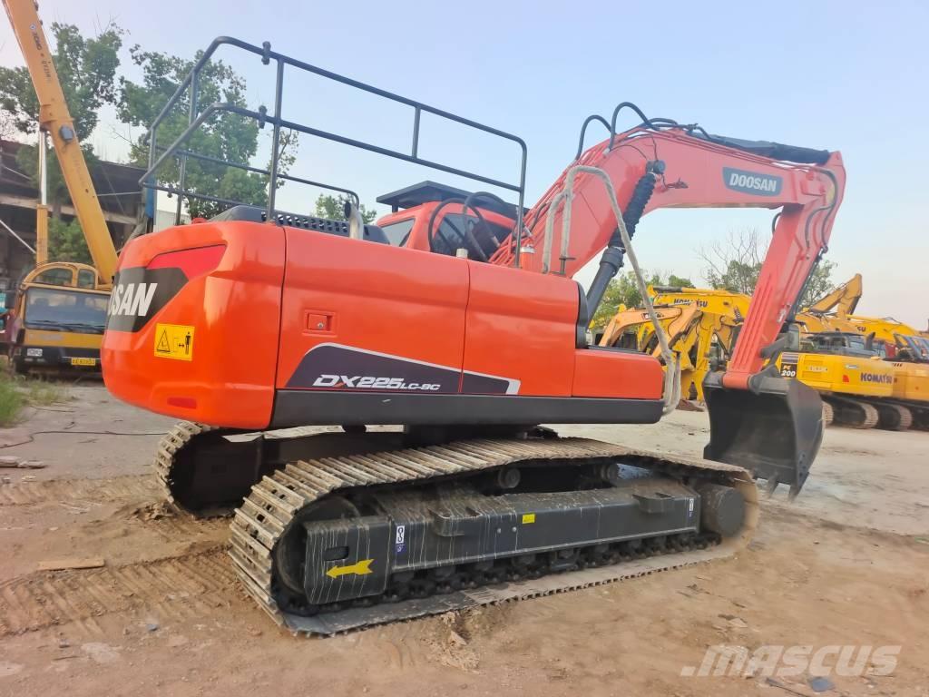 Doosan DX 225LC-9C Roomikekskavaatorid