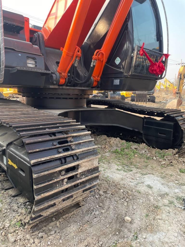 Hitachi ZX 210 Roomikekskavaatorid