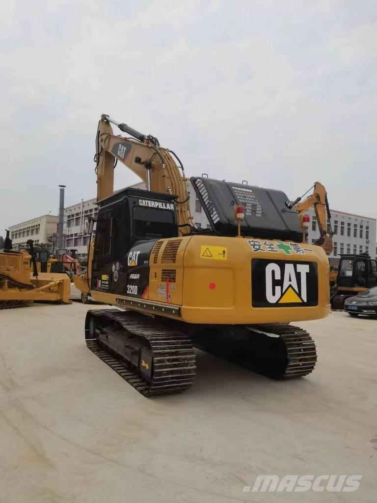 CAT 320 D Roomikekskavaatorid