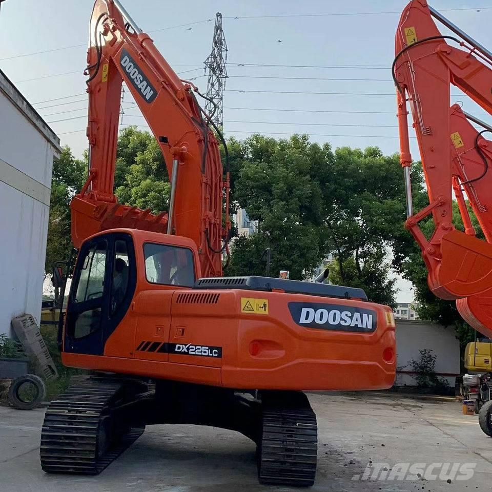 Doosan DX 225 Roomikekskavaatorid