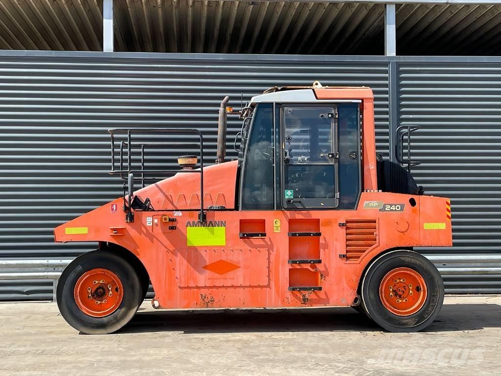 Ammann AP 240 Pneumorehvidega rullid