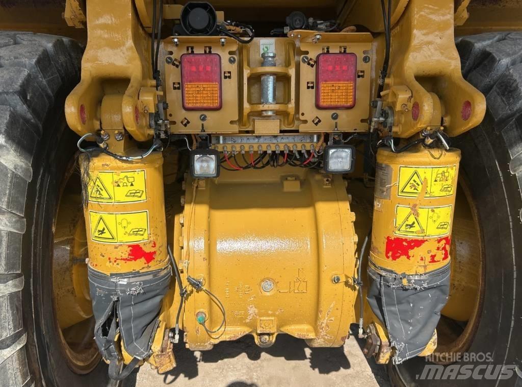 CAT 770 G Liigendraamiga pinnaseveokid