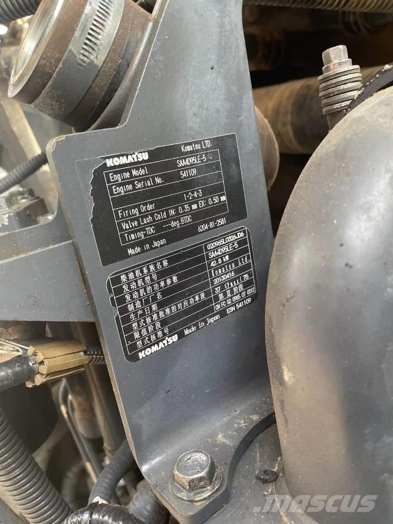 Komatsu PC 60-8 Roomikekskavaatorid