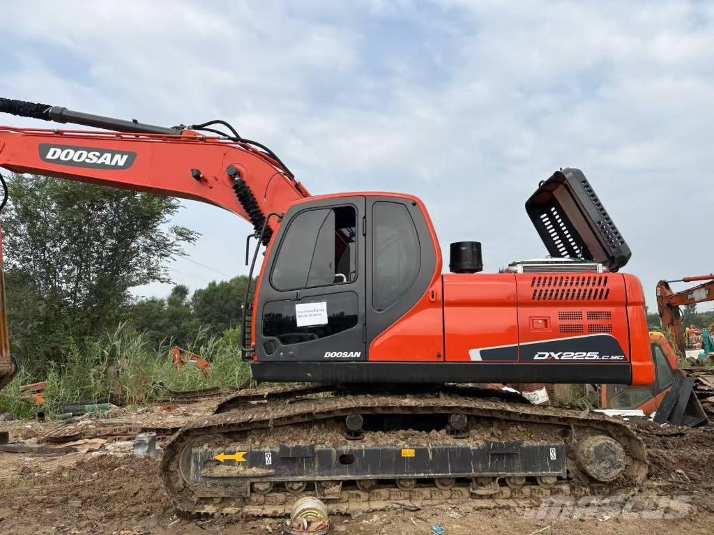 Doosan DX225LC-9C Roomikekskavaatorid