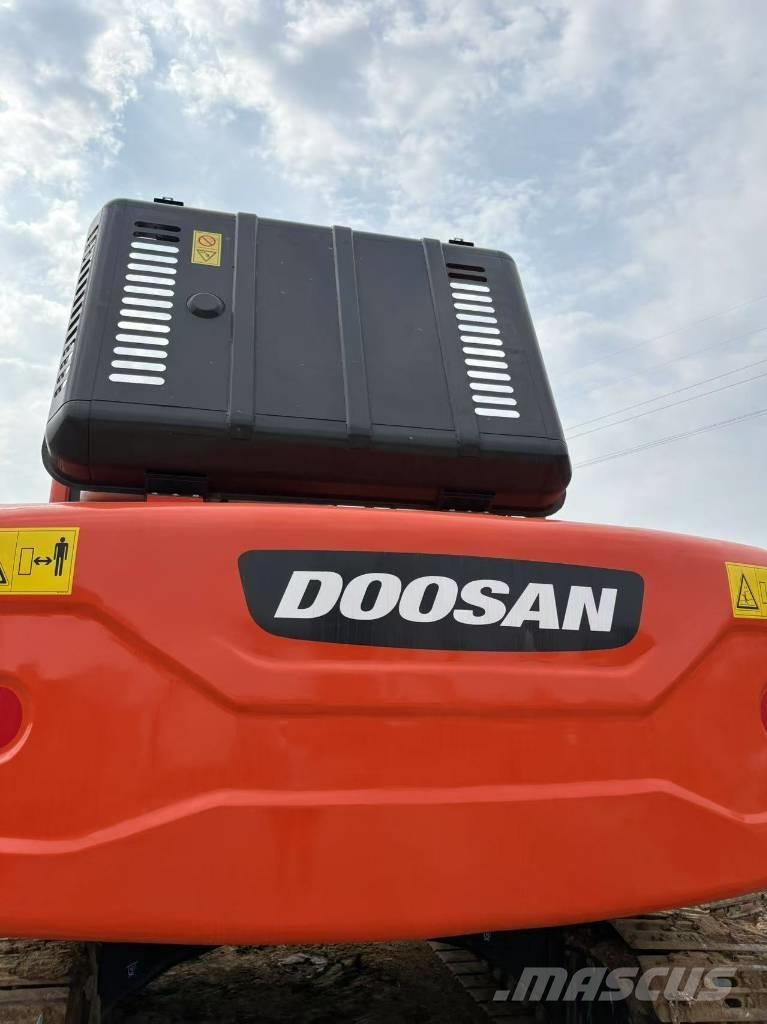 Doosan DX225LC-9C Roomikekskavaatorid