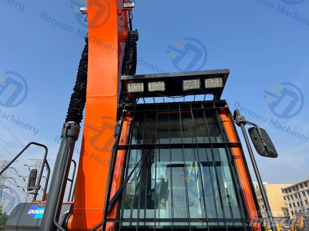 Doosan DX 300LC-9C Roomikekskavaatorid
