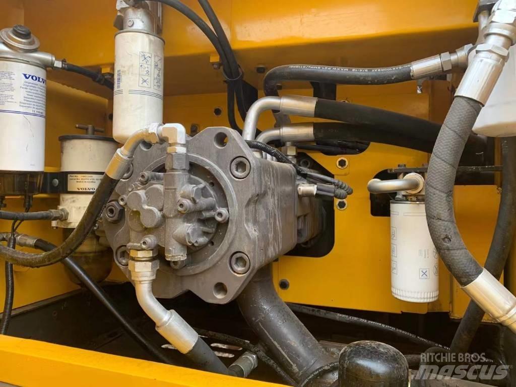 Volvo EC 300 D Roomikekskavaatorid