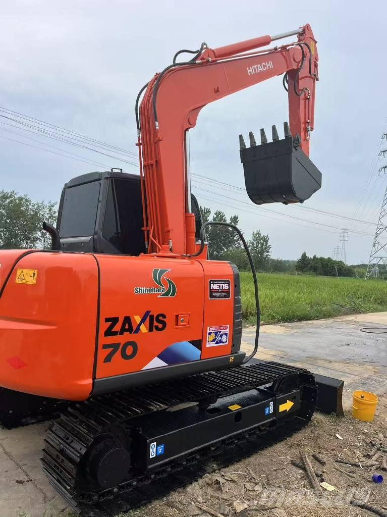 Hitachi ZX 70 Väikeekskavaatorid 7t-12t