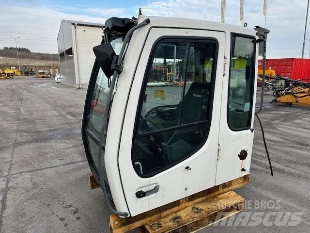 Liebherr R 317 CAB Kabiinid