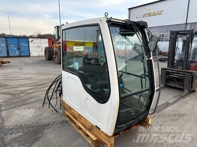 Liebherr R 317 CAB Kabiinid