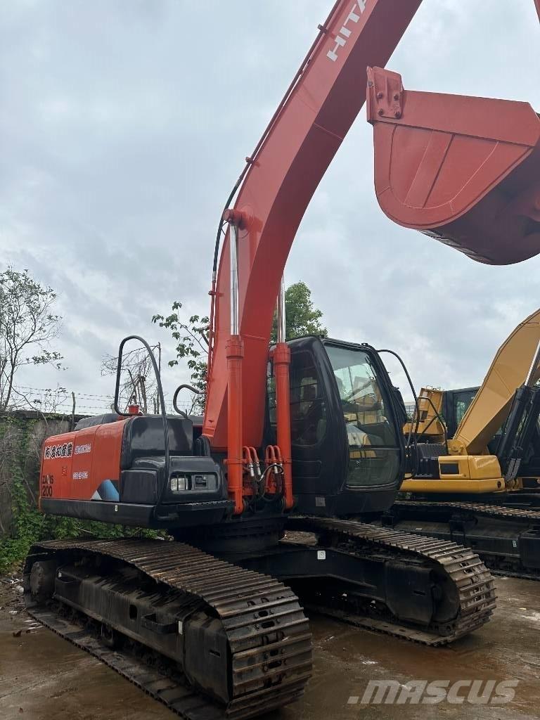 Hitachi ZX 200 Roomikekskavaatorid