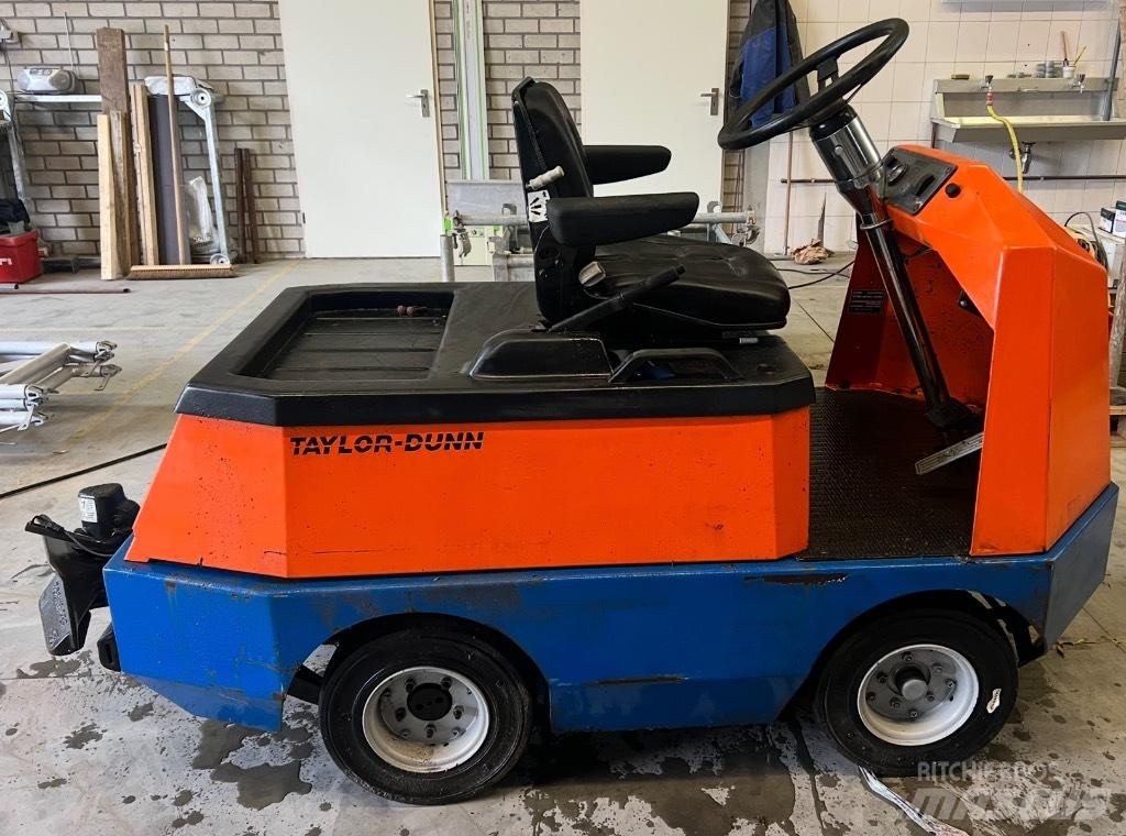 Taylor-Dunn C425 Elektriline puksiir