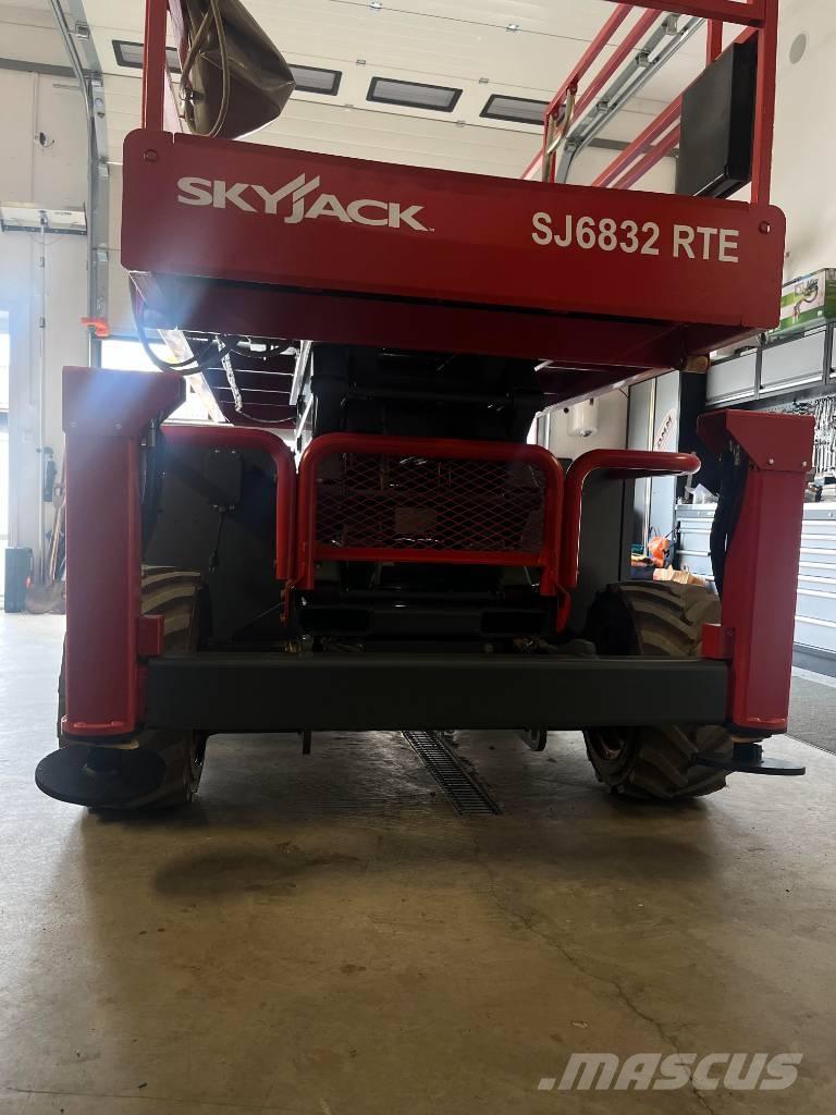 SkyJack SJ 6832 RTE Käärtõstukid