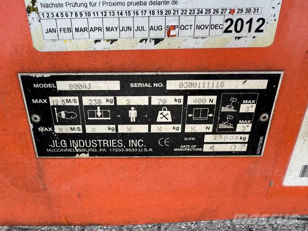 JLG 800 AJ Iseliikuvad poomtõstukid